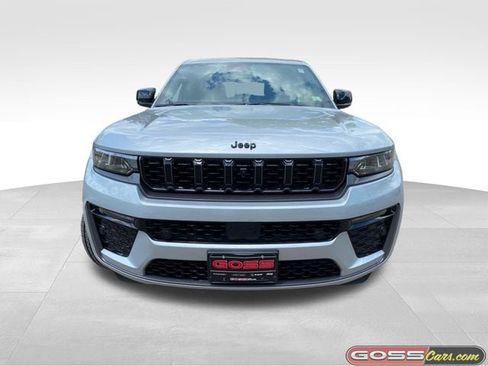 New 2026 Jeep Grand Cherokee Limited AWD/4WD image 2