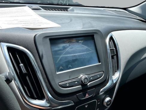 Used 2018 Chevrolet Equinox LT FWD image 21