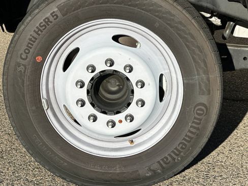Used 2024 Ford F550 2WD Regular Cab Super Duty w/ XL Chrome Package image 33