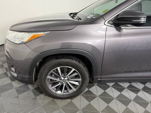Used 2019 Toyota Highlander XLE FWD image 12
