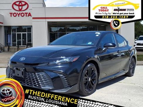 Used 2025 Toyota Camry SE FWD image 1