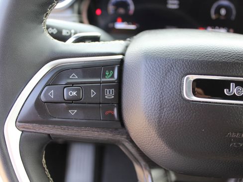 Used 2024 Jeep Grand Cherokee Limited image 34