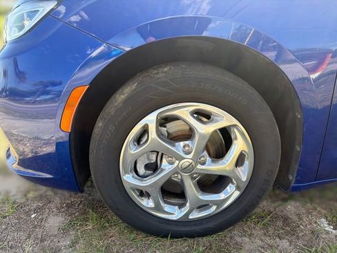 Used 2021 Chrysler Pacifica Limited AWD/4WD image 25