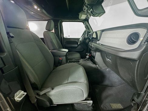 Used 2024 Jeep Wrangler Sport S image 27