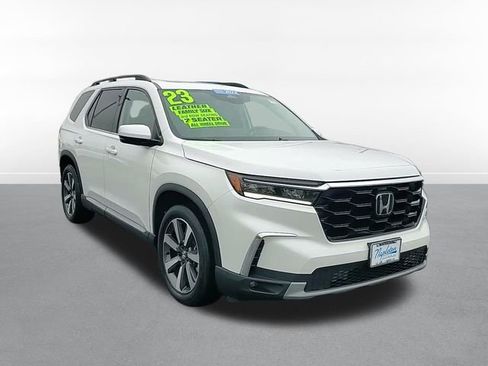 Used 2023 Honda Pilot Touring image 3