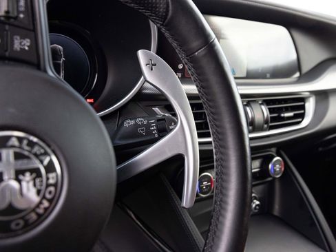 Used 2024 Alfa Romeo Stelvio Veloce image 32