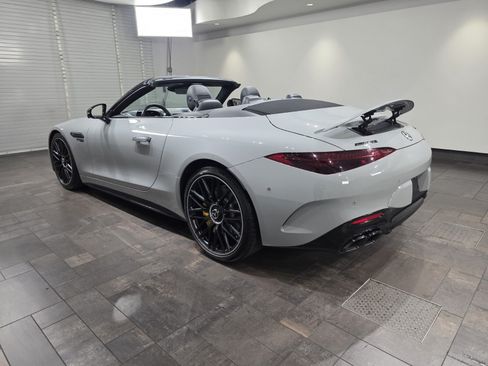 Used 2022 Mercedes-Benz SL 63 AMG 4MATIC w/ Driver Assistance Package image 4