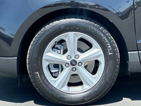 Used 2024 Ford Edge SE image 25