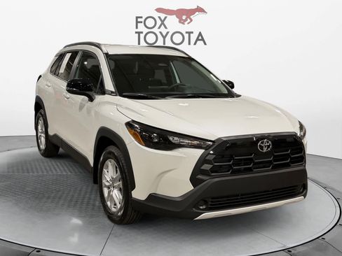 Used 2026 Toyota Corolla Cross LE image 7