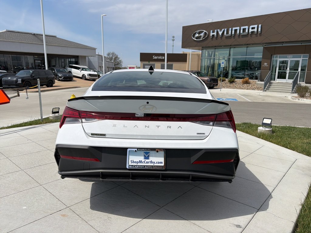 New 2025 Hyundai Elantra SEL FWD image 4