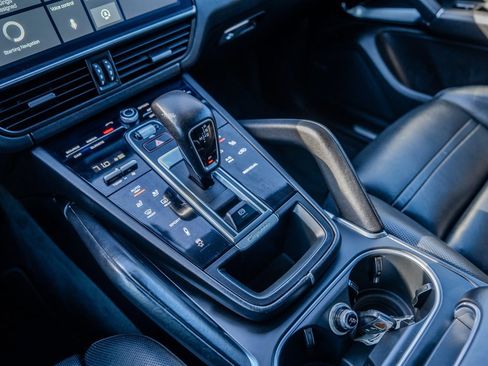 Used 2019 Porsche Cayenne Turbo w/ Sportdesign Package image 22