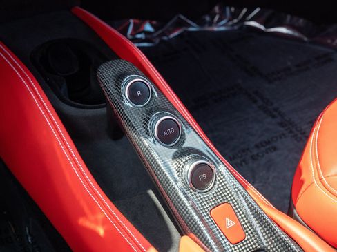 Used 2022 Ferrari F8 Tributo RWD image 40