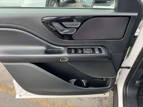 Used 2022 Lincoln Aviator AWD w/ Premium Package image 15