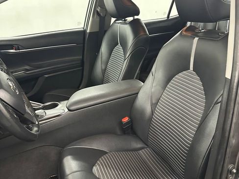 Used 2021 Toyota Camry SE image 12