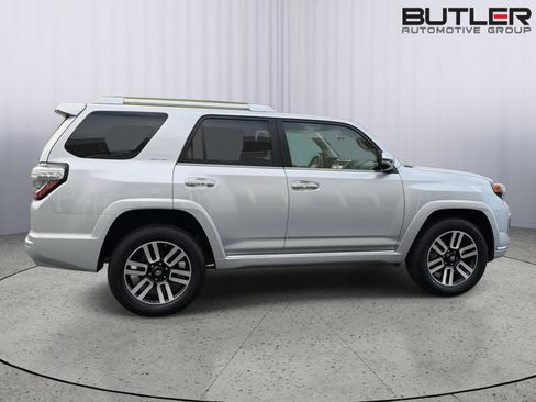 Used 2021 Toyota 4Runner Limited AWD/4WD image 7