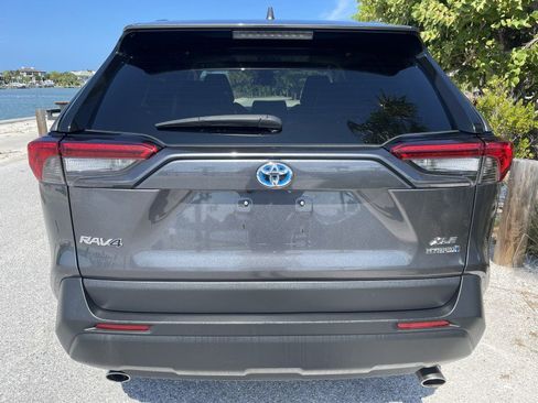 Used 2021 Toyota RAV4 XLE Premium AWD/4WD image 32