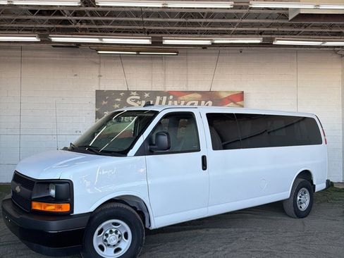 Used 2017 Chevrolet Express 3500 LS image 4