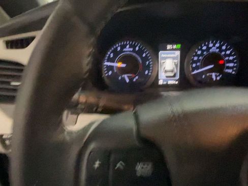 Used 2018 Toyota Sienna XLE FWD image 32