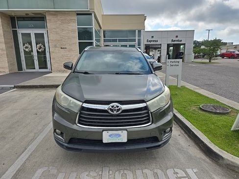 Used 2015 Toyota Highlander Limited FWD image 2
