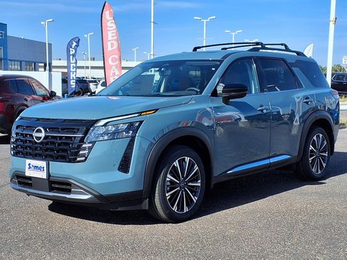 New 2026 Nissan Pathfinder Platinum image 3