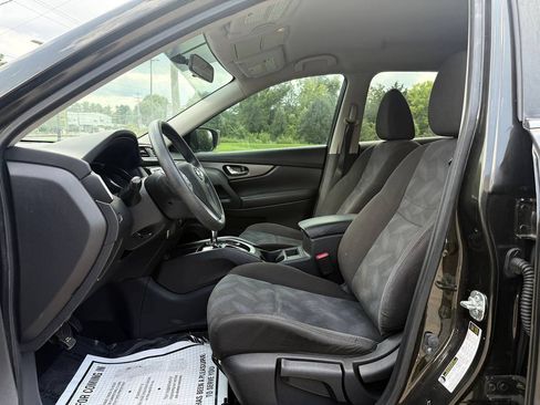 Used 2016 Nissan Rogue S w/ Appearance Package FWD image 12