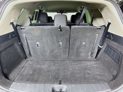 Used 2025 Nissan Pathfinder SV FWD image 33