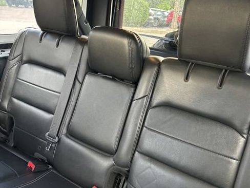 Used 2018 Jeep Wrangler Unlimited Sahara AWD/4WD image 11
