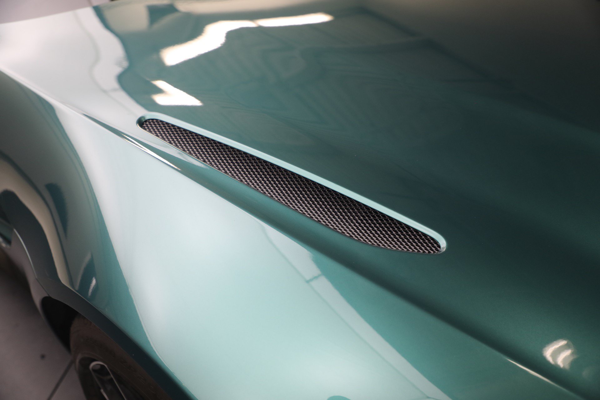 Used 2023 Aston Martin V8 Vantage Roadster RWD image 41