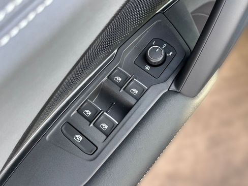 New 2026 Volkswagen Tiguan SE image 11