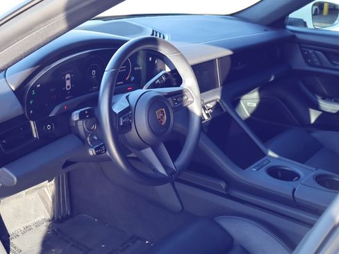 Certified 2022 Porsche Taycan image 4