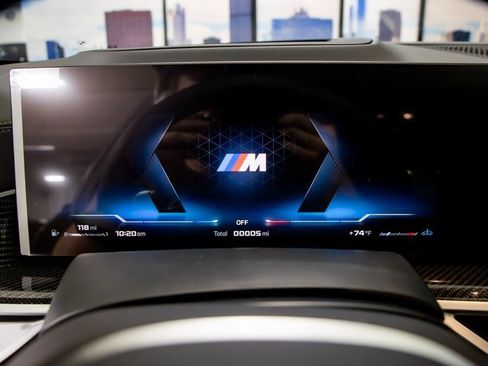 Used 2026 BMW X6 M60i w/ Executive Package image 17