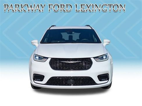 Used 2021 Chrysler Pacifica Touring w/ S Appearance Package image 2