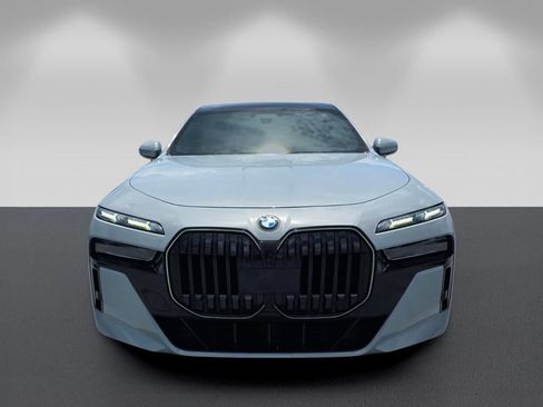 Used 2024 BMW 760i xDrive w/ Executive Package AWD/4WD image 2