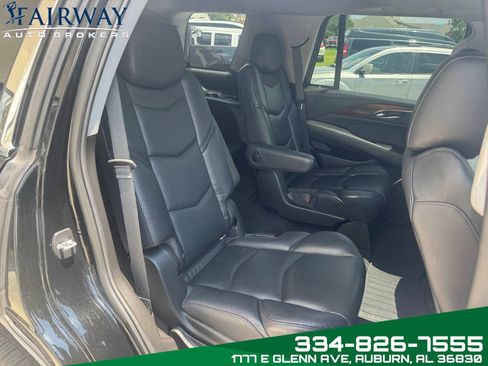Used 2018 Cadillac Escalade Luxury image 13