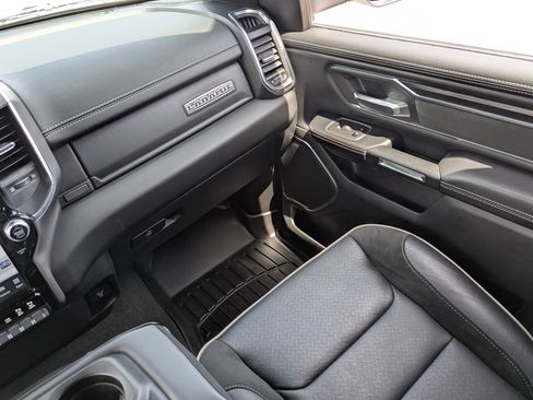 Used 2024 RAM 1500 Laramie AWD/4WD image 18