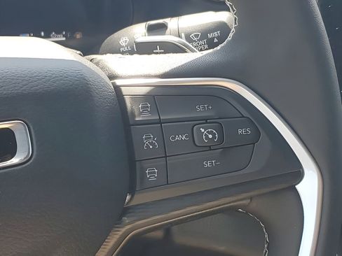 New 2025 Jeep Grand Cherokee L Laredo image 34