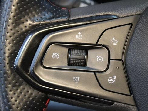 Used 2024 Chevrolet Trax RS w/ Sunroof Package FWD image 19