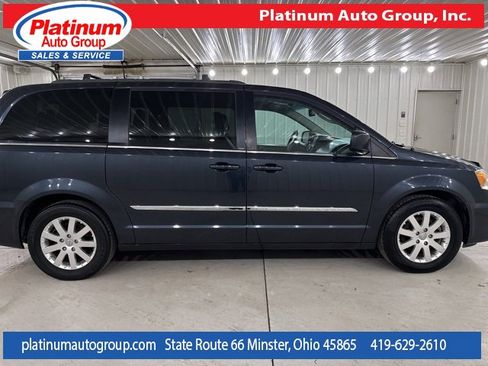 Used 2013 Chrysler Town & Country Touring image 6