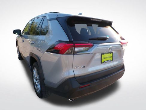Used 2019 Toyota RAV4 XLE Premium w/ Cold Weather Package AWD/4WD image 4