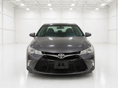 Used 2015 Toyota Camry SE FWD image 3