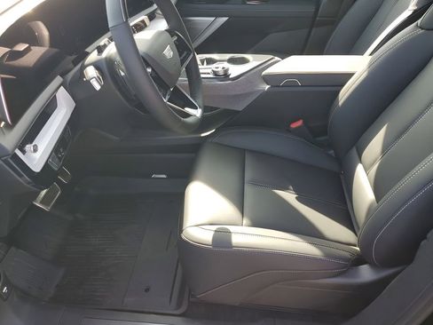 New 2026 Cadillac Optiq Luxury 1 image 32