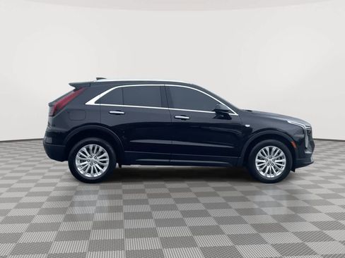 Used 2024 Cadillac XT4 Luxury w/ Cold Weather Package AWD/4WD image 9