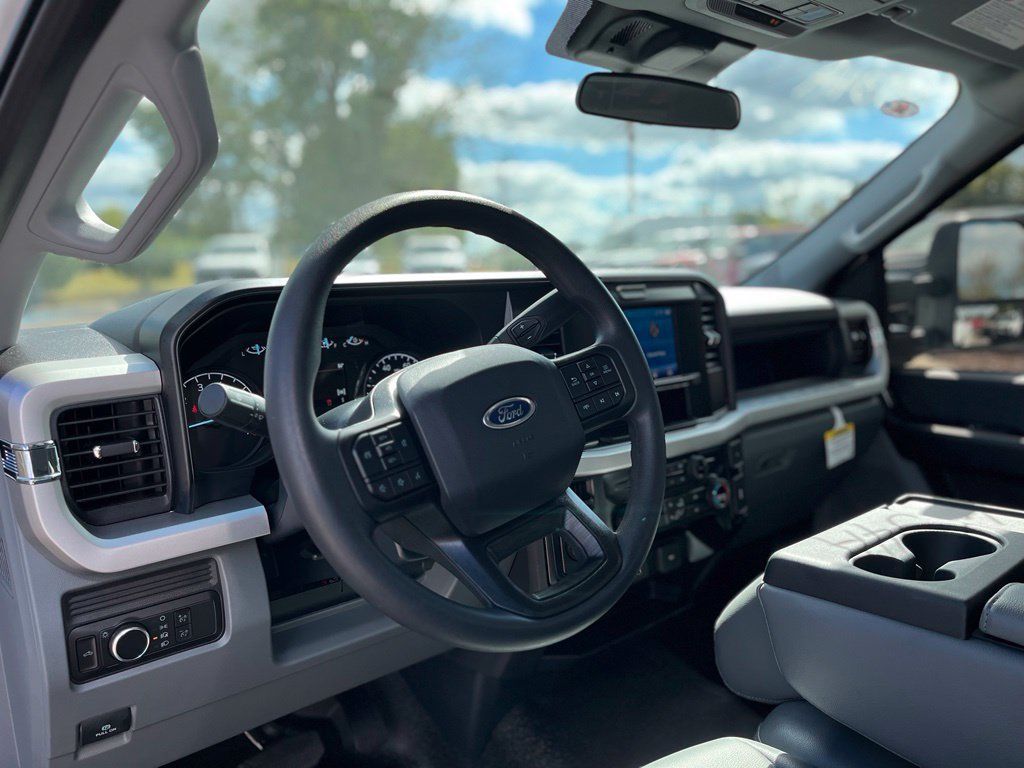 Used 2025 Ford F350 XL RWD image 13