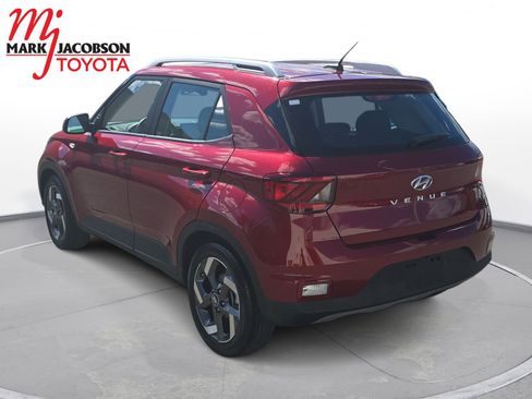 Used 2024 Hyundai Venue SEL image 13