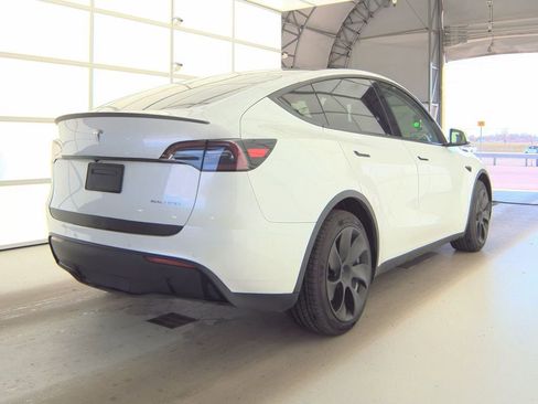 Used 2021 Tesla Model Y Long Range AWD/4WD image 3