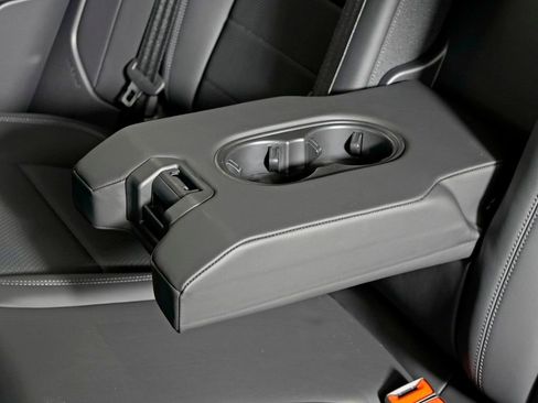 New 2026 Porsche Macan 4 Electric image 35