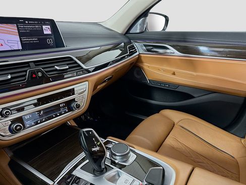 Used 2022 BMW 750i xDrive AWD/4WD image 26