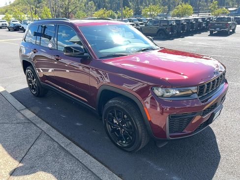 New 2026 Jeep Grand Cherokee Altitude AWD/4WD image 5