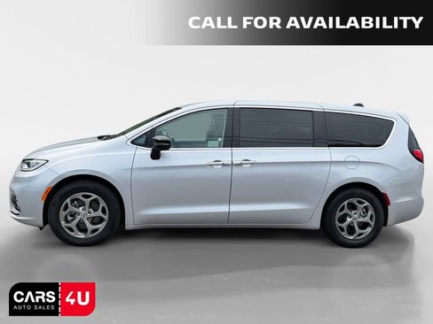Used 2024 Chrysler Pacifica Limited FWD image 4
