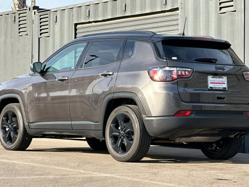 Used 2021 Jeep Compass Latitude image 3